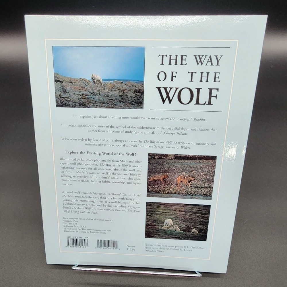 The Way of the Wolf Softcover Book New Old Stock L David Mech Wildlife Nature - Picture 2 of 5